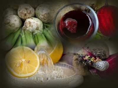דיאטת אנטי אייג'ינג - תמונה של סופר פוד מזונות על שורש סלרי, לימון וסלק אדום.